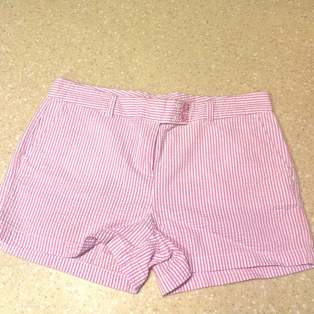 Vineyard Vines womens sz 14 pink seer sucker shorts- Classic Preppy look!